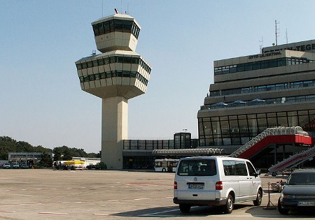 Kanadier verhindert Abschiebung eines Pakistani in Berlin-Tegel